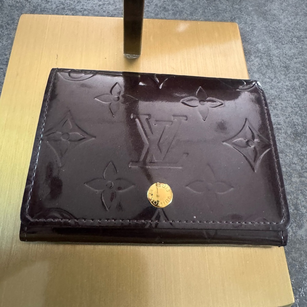 Louis Vuitton Vernis Monogram Compact Wallet/ Card Holder in Amarante AUTHENTIC